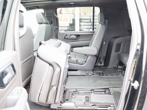 New 2025 Chevrolet Suburban Premier w/ Sun And Tow Package image 30