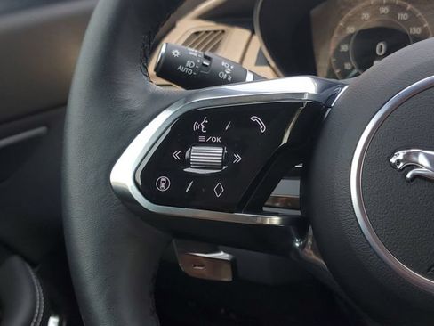 Certified 2024 Jaguar E-PACE R-Dynamic SE AWD/4WD image 27