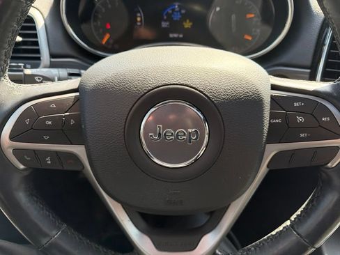 Used 2021 Jeep Grand Cherokee Laredo X AWD/4WD image 16