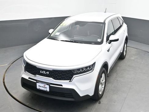 Used 2022 Kia Sorento LX image 21