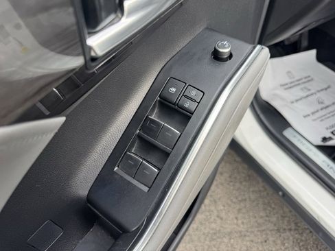 Used 2021 Toyota Highlander Limited image 17