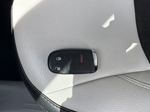 Used 2019 Jeep Compass Latitude FWD image 46