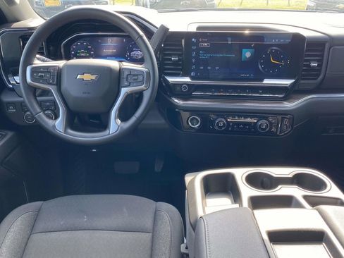 Used 2024 Chevrolet Silverado 1500 LT image 11