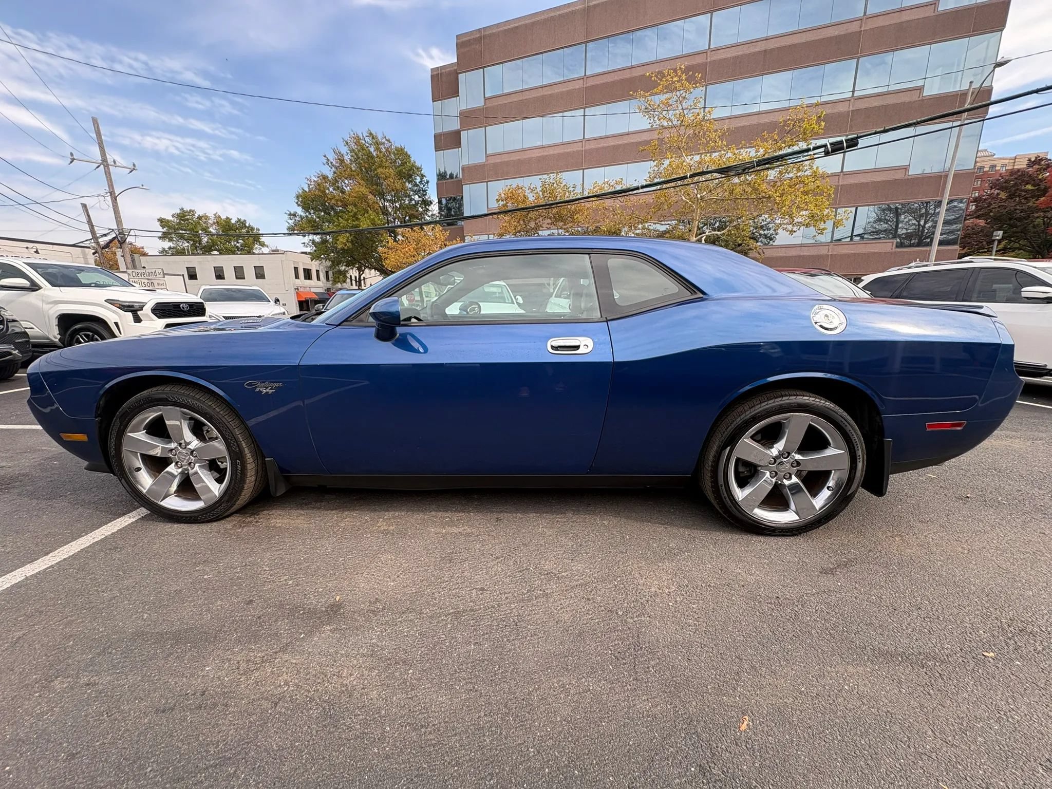 Used 2010 Dodge Challenger R/T RWD image 5