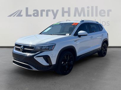 Used 2023 Volkswagen Taos SE w/ Panoramic Sunroof Package