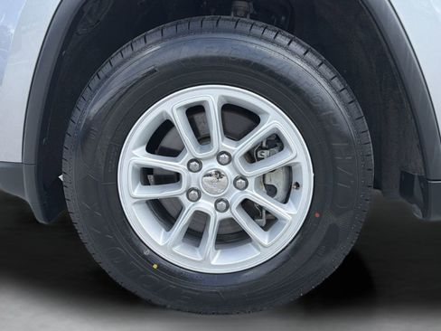 Used 2019 Jeep Grand Cherokee Laredo RWD image 31