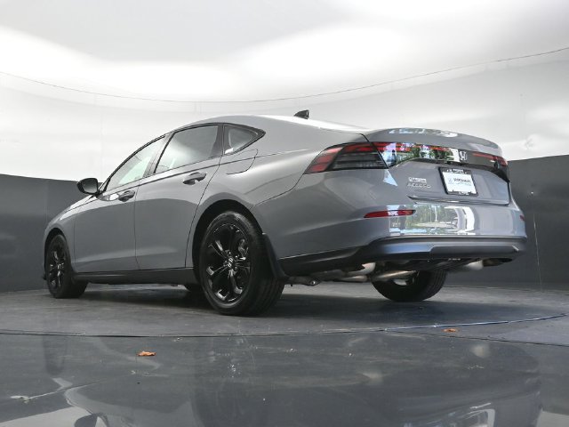 Used 2025 Honda Accord SE image 29