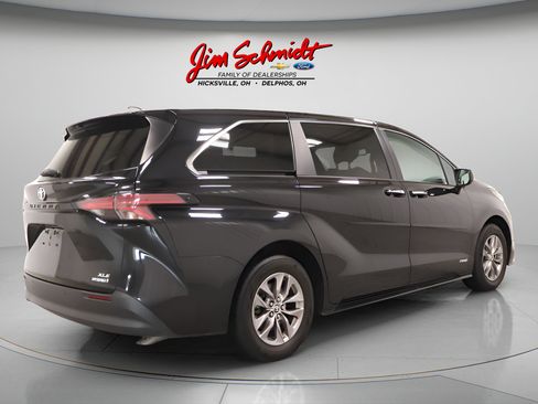 Used 2021 Toyota Sienna XLE FWD image 6