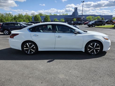 Used 2018 Nissan Altima 2.5 SR FWD image 17