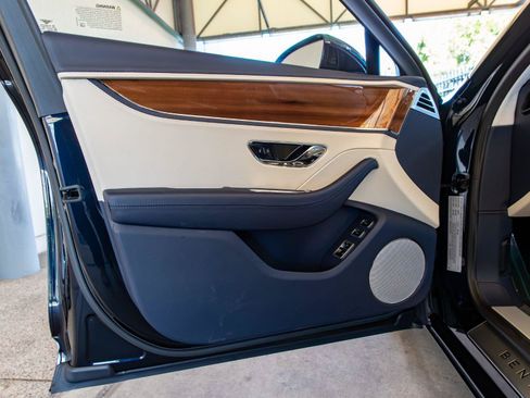 New 2026 Bentley Flying Spur V8 AWD/4WD image 7