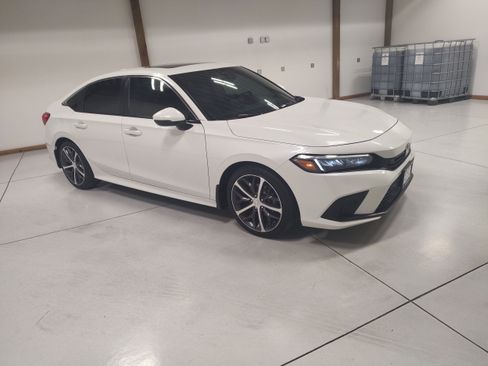 Used 2024 Honda Civic Touring image 2