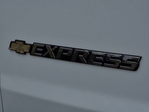 Used 2024 Chevrolet Express 2500 image 33