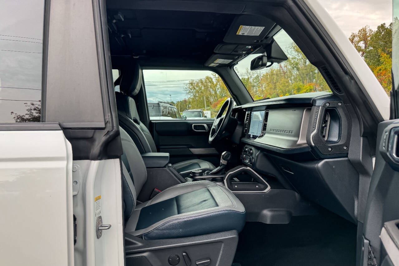 Used 2022 Ford Bronco Outer Banks AWD/4WD image 15