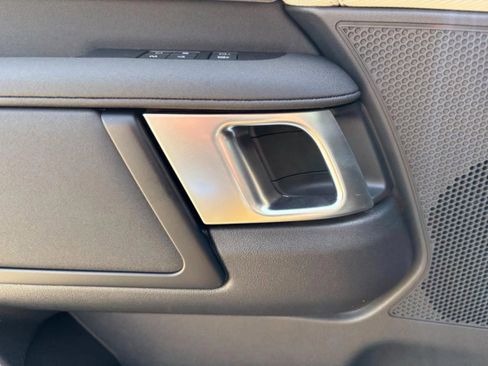 Certified 2025 Land Rover Discovery Dynamic SE image 39