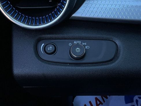 Used 2025 Chevrolet Trax LT image 20