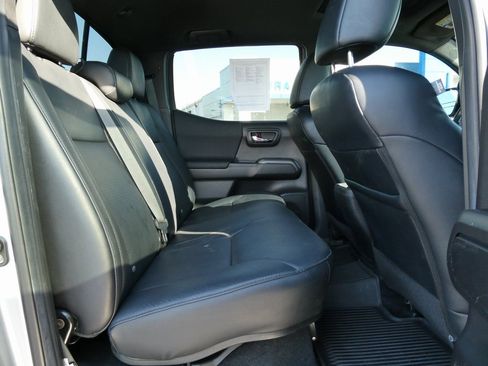 Used 2023 Toyota Tacoma TRD Off-Road image 16