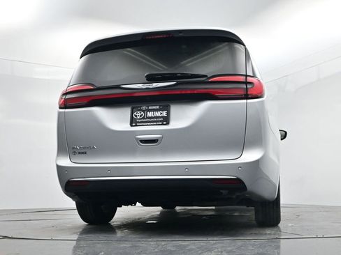 Used 2024 Chrysler Pacifica Touring-L FWD image 45