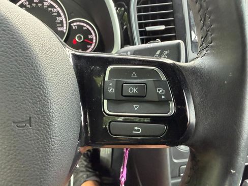 Used 2015 Volkswagen Beetle 1.8T FWD image 25