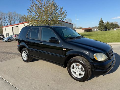 Used 2001 Mercedes-Benz ML 320 4MATIC image 3