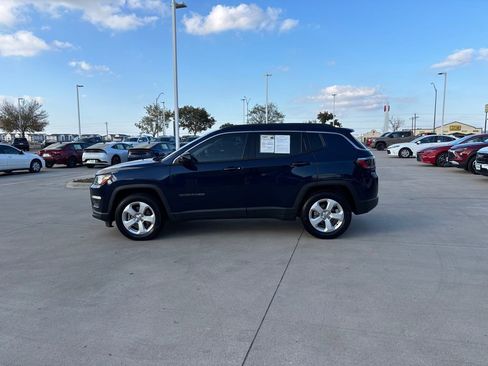 Used 2021 Jeep Compass Latitude image 4