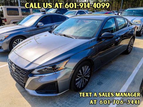 Used 2024 Nissan Altima 2.5 SV image 1