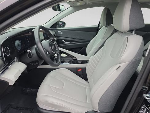Used 2025 Hyundai Elantra Limited FWD image 10