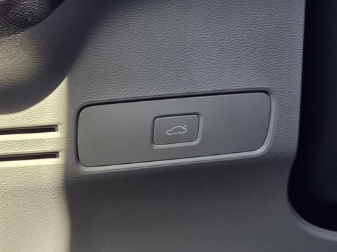 New 2026 Volvo XC40 B5 Plus w/ Protection Package Premier image 25