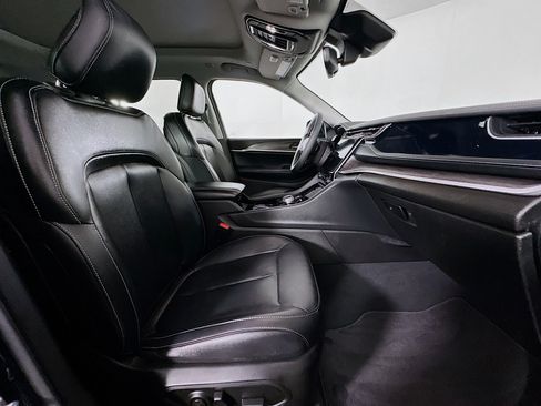 Used 2022 Jeep Grand Cherokee Limited 4xe image 32