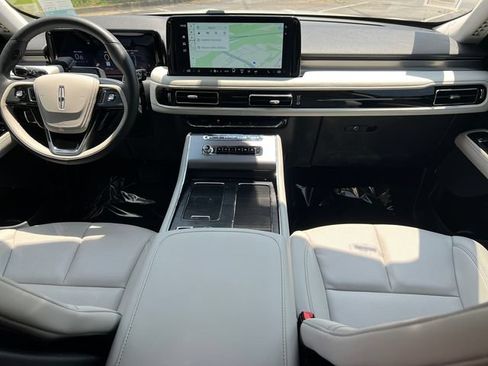 New 2026 Lincoln Aviator 2WD w/ Jet Appearance Package image 23