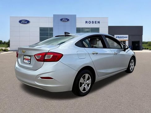 Used 2018 Chevrolet Cruze LS FWD image 3