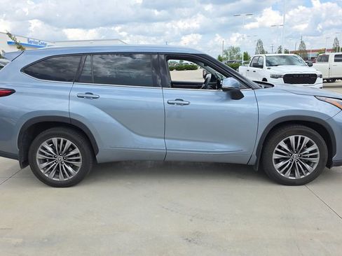 Used 2020 Toyota Highlander Platinum image 6