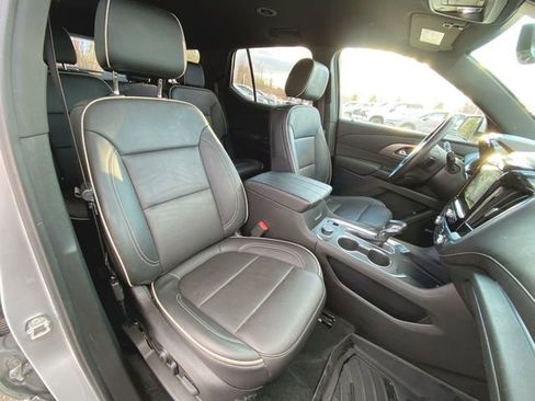 Used 2022 Chevrolet Traverse Premier image 28