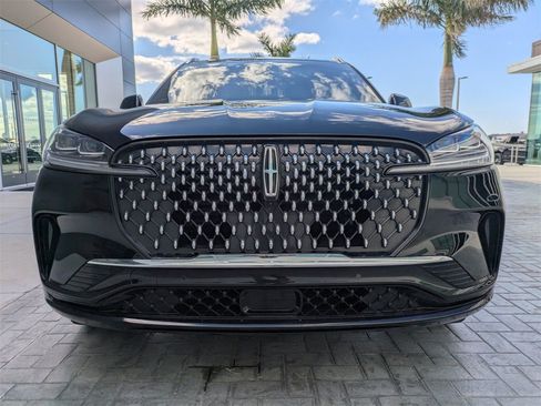 Certified 2025 Lincoln Aviator Black Label image 9