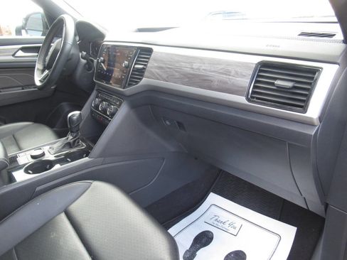 Used 2022 Volkswagen Atlas Cross Sport SE image 8