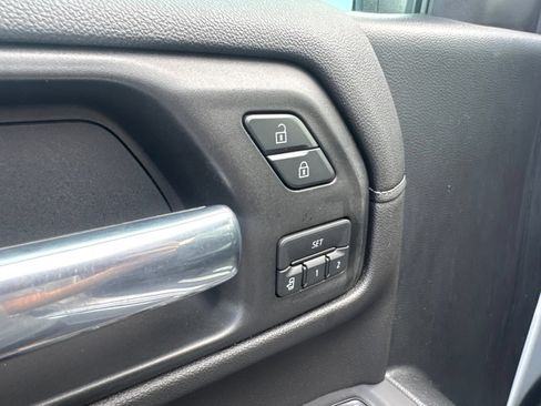 Used 2020 Chevrolet Silverado 1500 LTZ AWD/4WD image 22