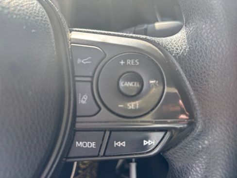 Used 2020 Toyota Corolla LE FWD image 19
