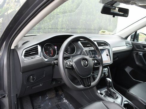 Used 2021 Volkswagen Tiguan SE w/ Panoramic Sunroof Package AWD/4WD image 14