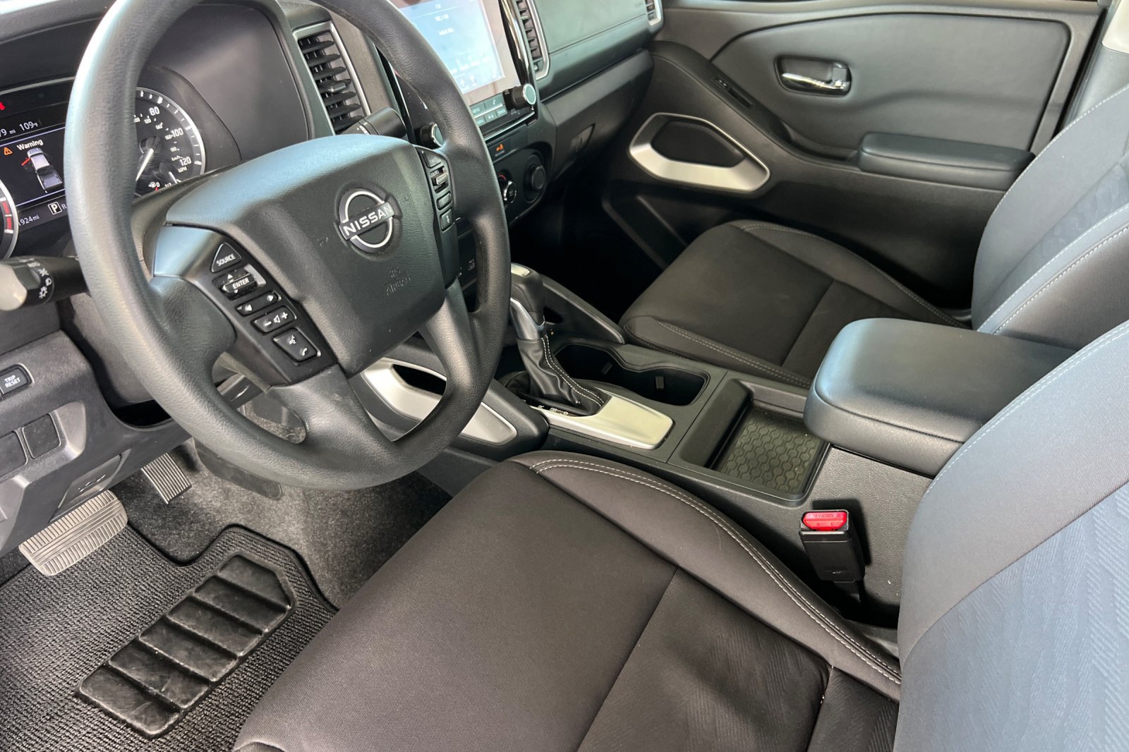 Used 2022 Nissan Frontier SV w/ Technology Package RWD image 5