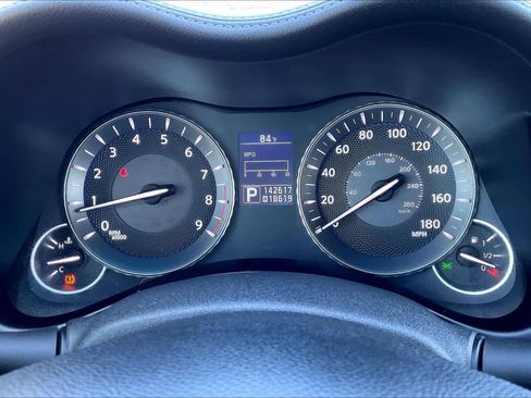 Used 2011 INFINITI M56 RWD image 24