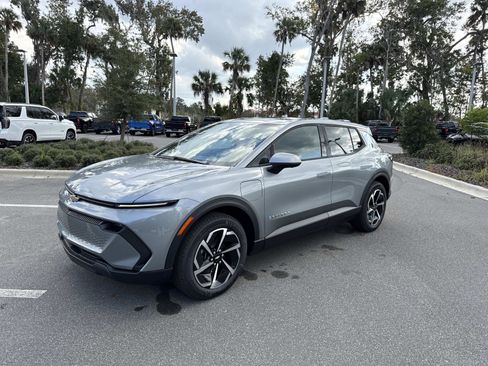 New 2026 Chevrolet Equinox EV LT image 7