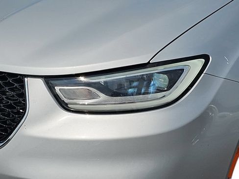 Used 2024 Chrysler Pacifica Touring-L FWD image 26