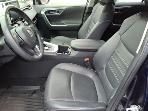 Used 2022 Toyota RAV4 Limited image 10