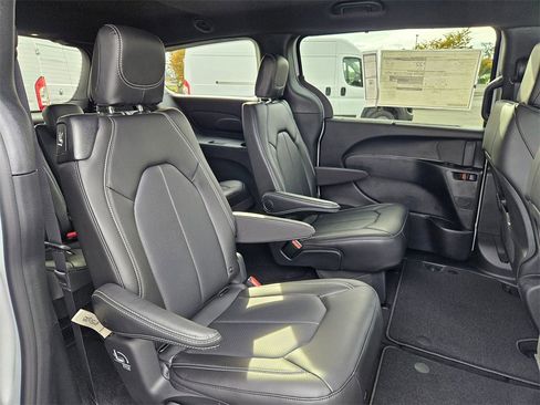 New 2026 Chrysler Voyager LX image 35