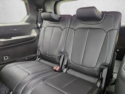New 2026 Jeep Grand Cherokee L Limited RWD image 17