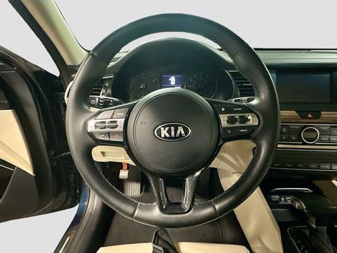 Used 2017 Kia Cadenza Premium image 12