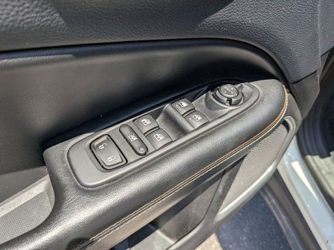 Used 2018 Jeep Compass Latitude FWD image 19
