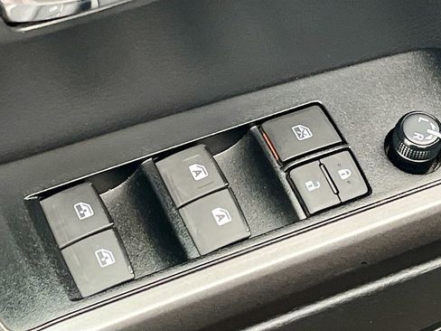 Used 2023 Toyota Tacoma TRD Off-Road w/ Black Out Package (TMS) image 17