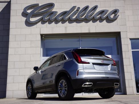 Used 2025 Cadillac XT4 Premium Luxury image 8