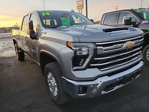 Used 2024 Chevrolet Silverado 2500 LTZ w/ LTZ Convenience Package image 3