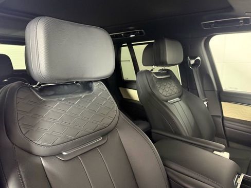 New 2025 Land Rover Range Rover SV image 34